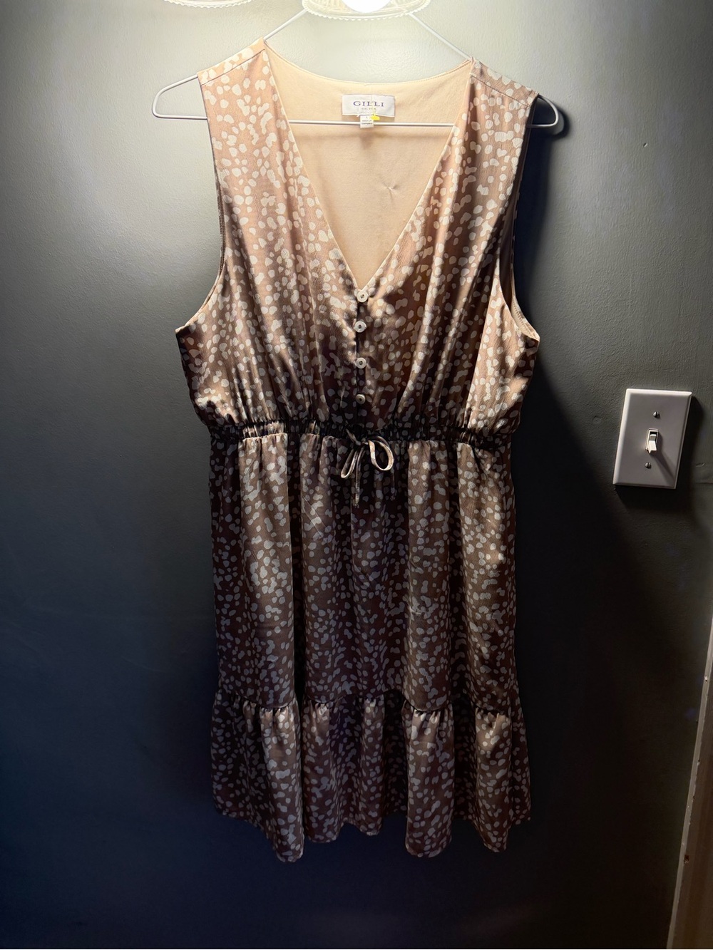 Gilli Taupe and Beige Spotted Sleeveless V-Neck Drawstring Dress